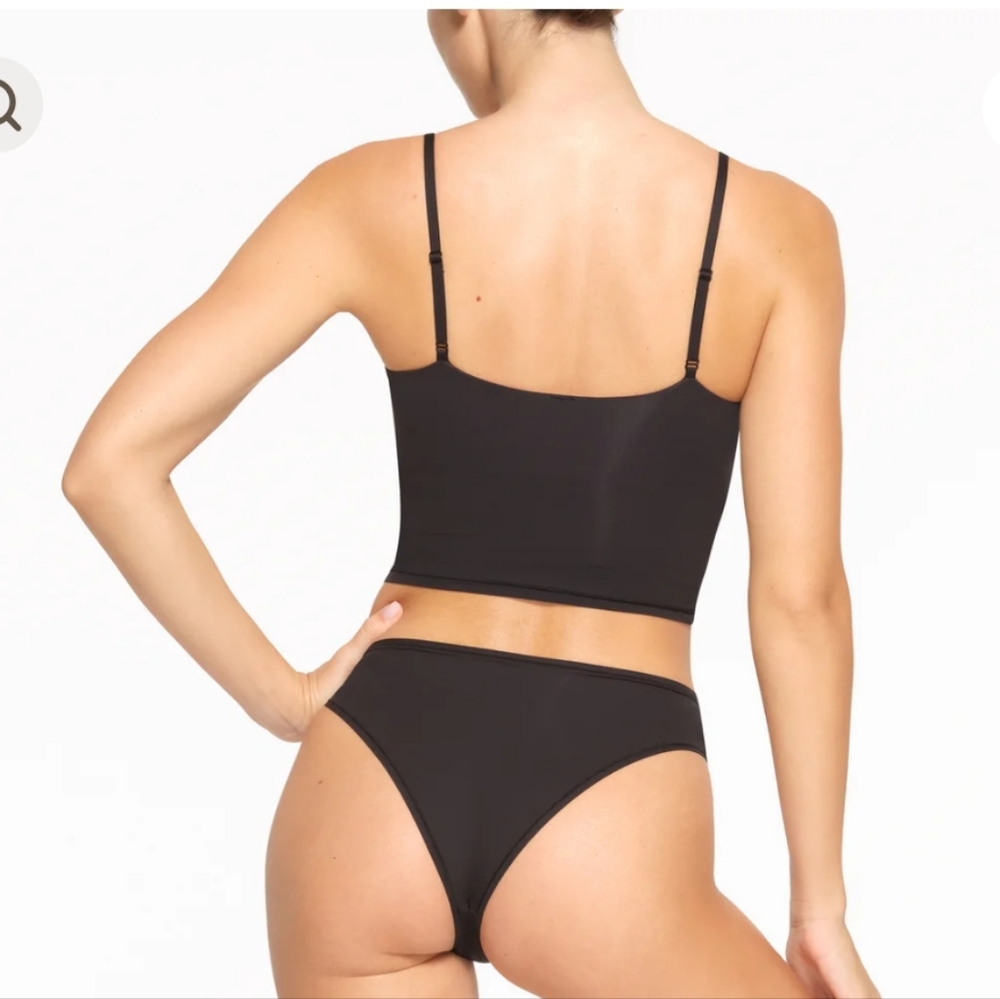 SKIMS Fits Everybody Cropped Cami - Picture 9 of 11